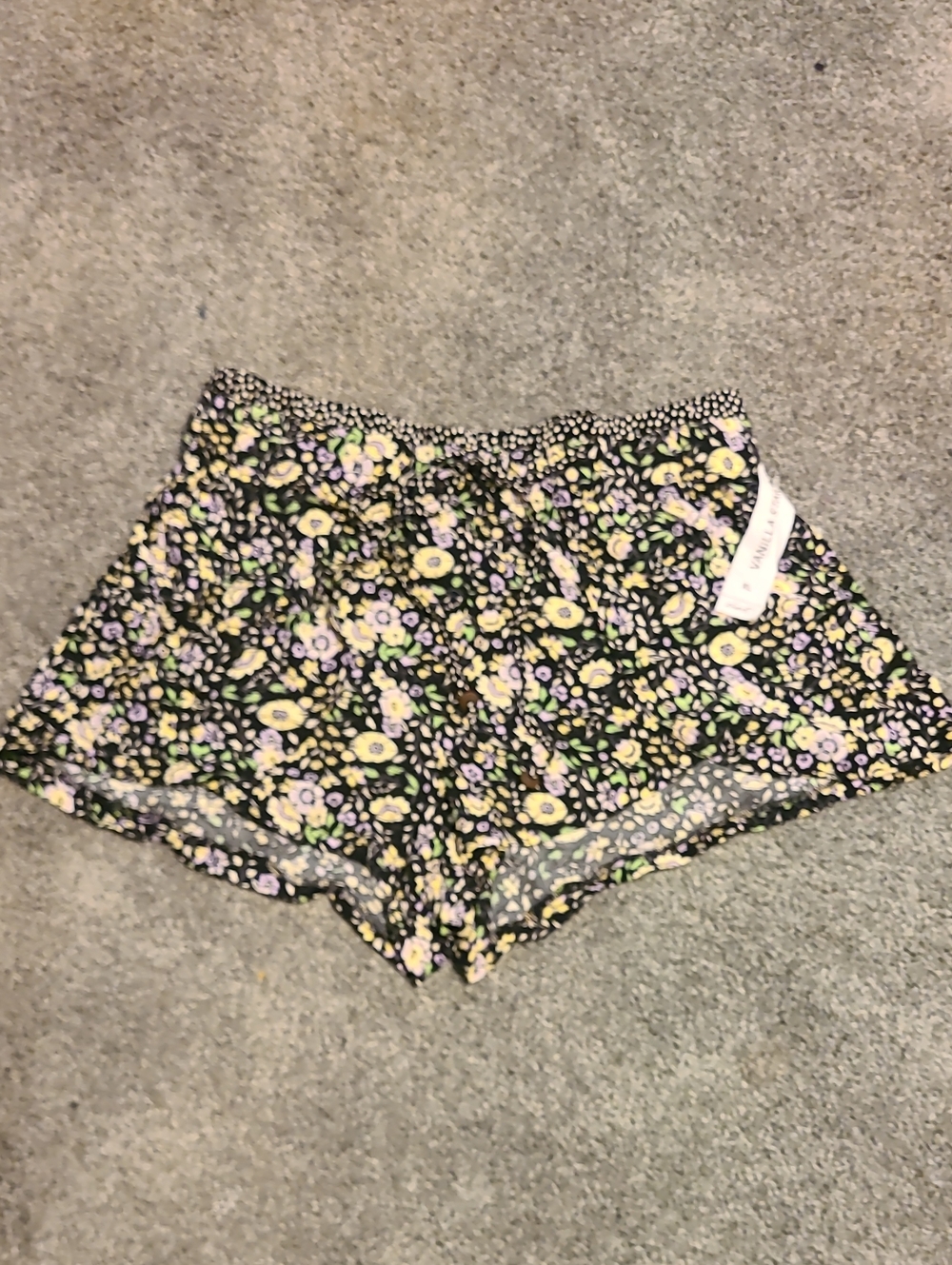 VANILLA STAR flyaway Floral Shorts
